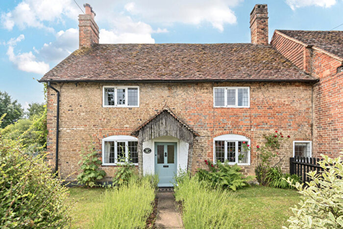 3 Bedroom Semi Detached House For Sale In The Street, Compton, GU3