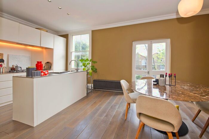 2 Bedroom Flat To Rent In St. Lukes Road, Notting Hill, London, Uk, W11