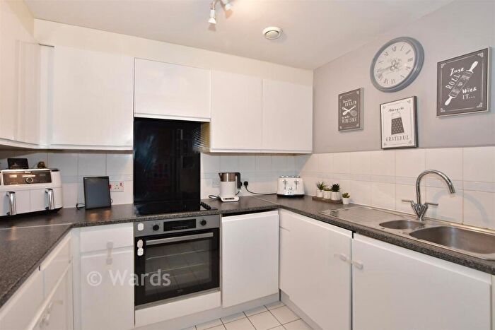 2 Bedroom Apartment For Sale In McKenzie Court, Maidstone, Kent, ME14