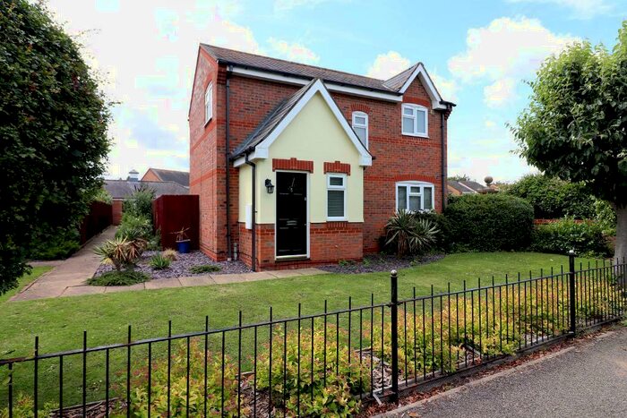 3 Bedroom Detached House To Rent In Burr Close, Barton Le Clay, Bedfordshire, MK45