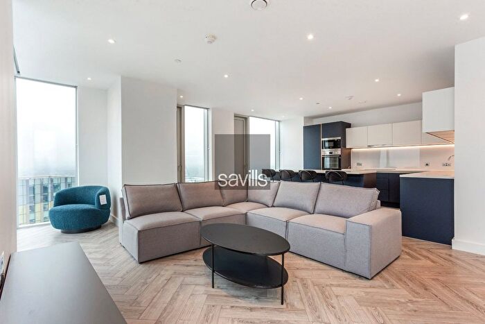 3 Bedroom Flat To Rent In Bankside Boulevard, Salford, Greater Manchester, M3