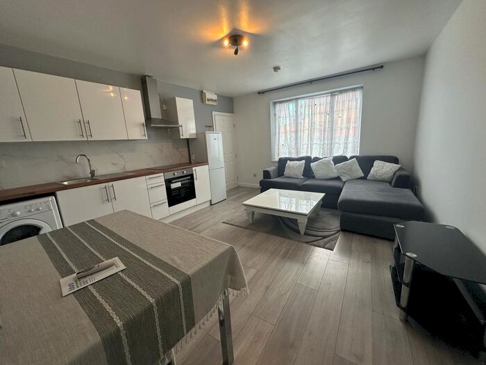 1 Bedroom Flat To Rent In Cavendish Road, Edmonton, N18