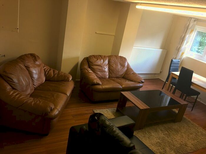 6 Bedroom Terraced House To Rent In Royal Park Avenue, Leeds, LS6