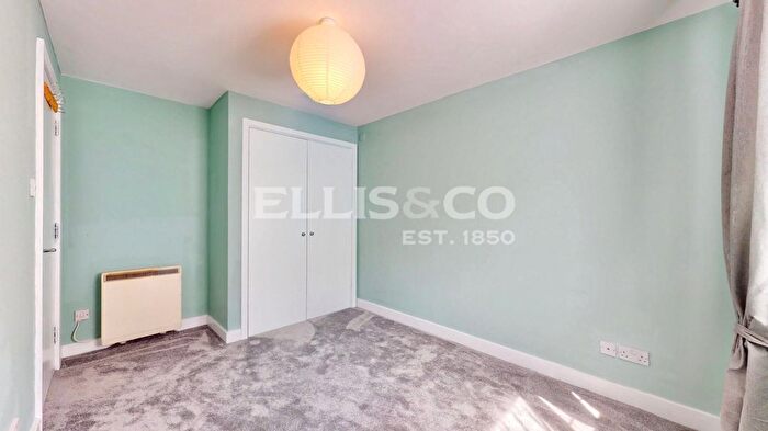 2 Bedroom Flat To Rent In Pelham Place, London, W13