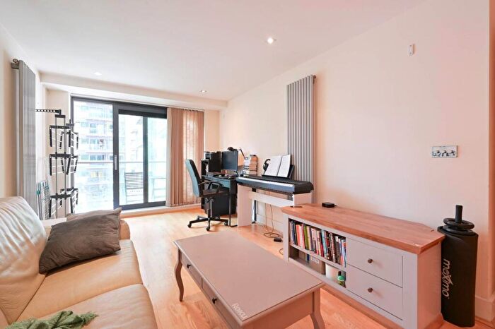 2 Bedroom Flat For Sale In Millharbour, Canary Wharf, London, E14