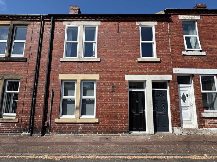 2 Bedroom Flat To Rent In South Parade, Bill Quay, Gateshead, Tyne And Wear, NE10