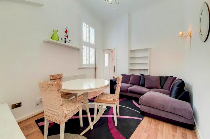 1 Bedroom Flat To Rent In Morella Road, Between The Commons, SW12