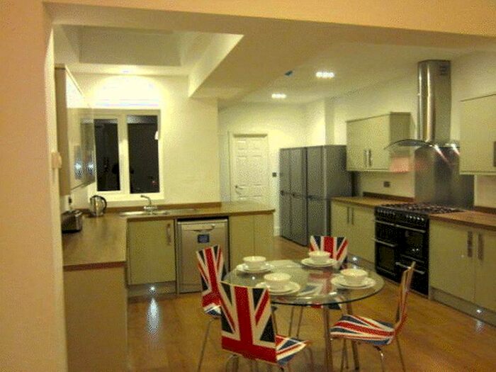 8 Bedroom Terraced House To Rent In Raddlebarn Road, Selly Oak, Birmingham, B29