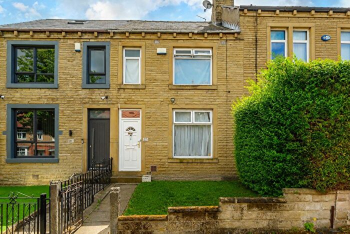 3 Bedroom Terraced House For Sale In Lynndale Avenue, Birkby, Huddersfield, HD2