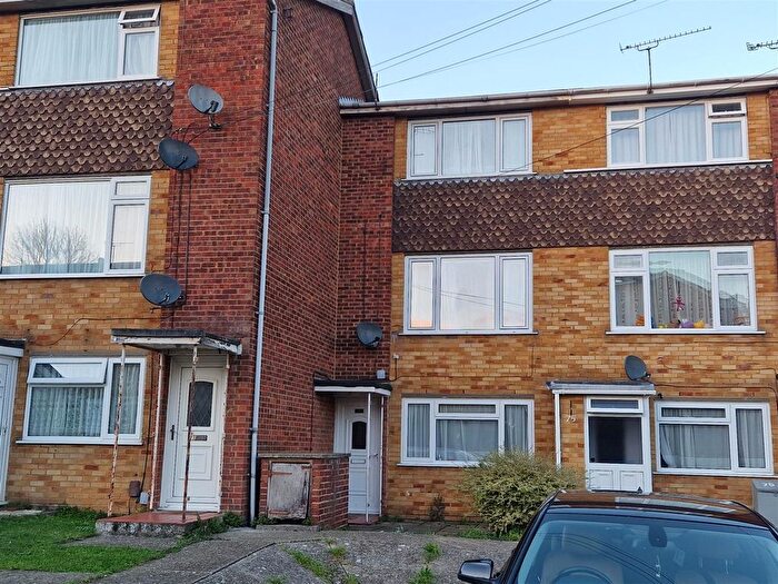 2 Bedroom Maisonette To Rent In Scott Avenue, Rainham, Gillingham, ME8