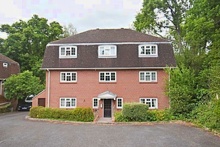 1 Bedroom Flat To Rent In Longacre Rise, Basingstoke, RG24