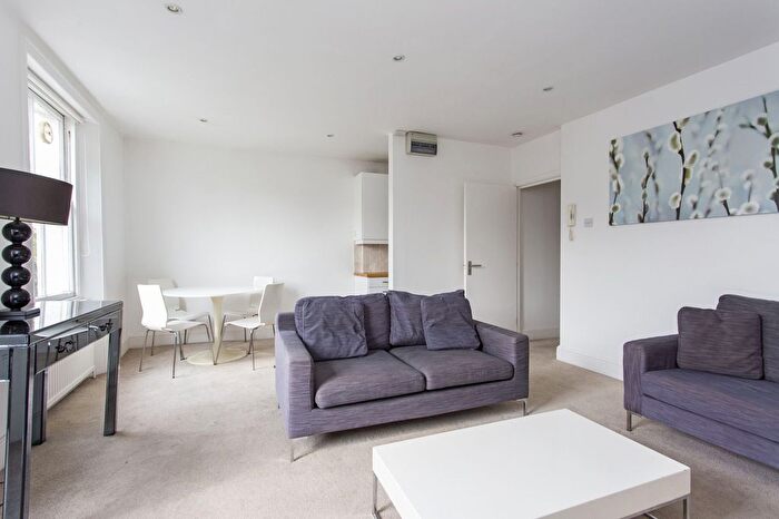 2 Bedroom Flat To Rent In St. Augustines Road, London, NW1