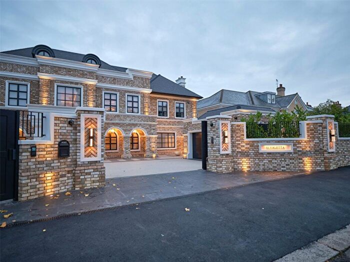 5 Bedroom Detached House For Sale In Sylvan Avenue, Hornchurch, RM11