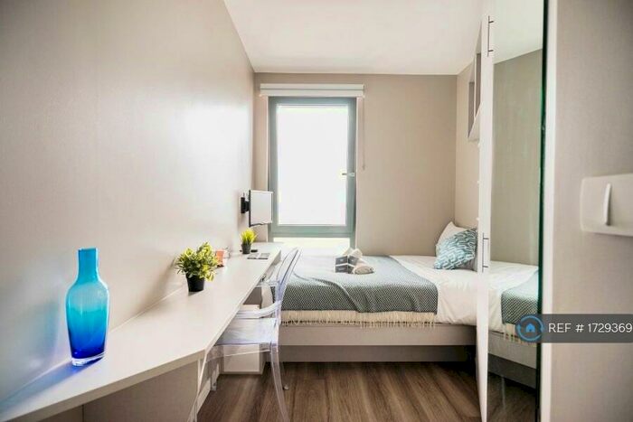 Studio To Rent In Old Oak Lane, London, NW10