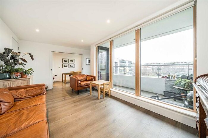 3 Bedroom Flat For Sale In Prestwood Street, City Road, N1 - Photo 2