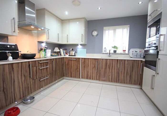 2 Bedroom Coach House For Sale In Greenacres Road, Locks Heath, Southampton, SO31