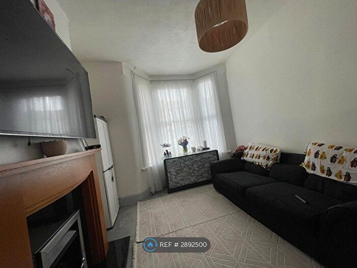 2 Bedroom Flat To Rent In Shakespeare Crescent, London, E12