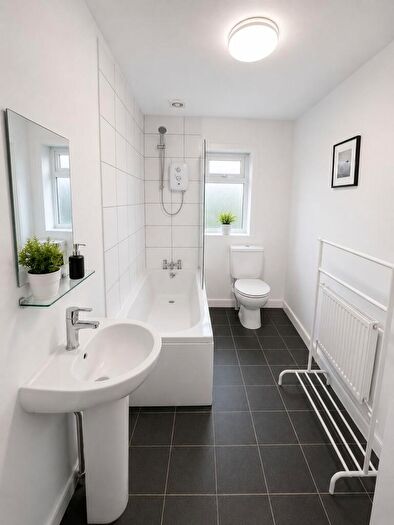 3 Bedroom Detached House To Rent In Abbey Bridge, Nottingham, NG7