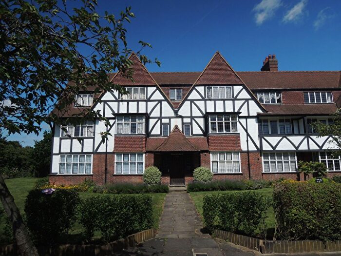 2 Bedroom Flat To Rent In Devon Court, Links Road, West Acton, W3