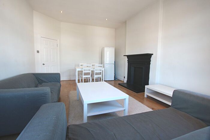 3 Bedroom Flat To Rent In Anson Road, Cricklewood, London, NW2