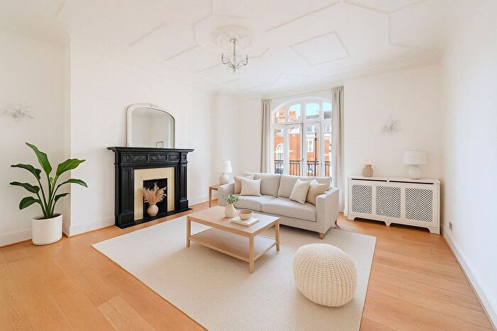 3 Bedroom Flat To Rent In Chiltern Street, Marylebone, W1U