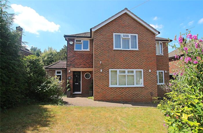 4 Bedroom Detached House For Sale In Bagshot Road, Brookwood, Woking, Surrey, GU24