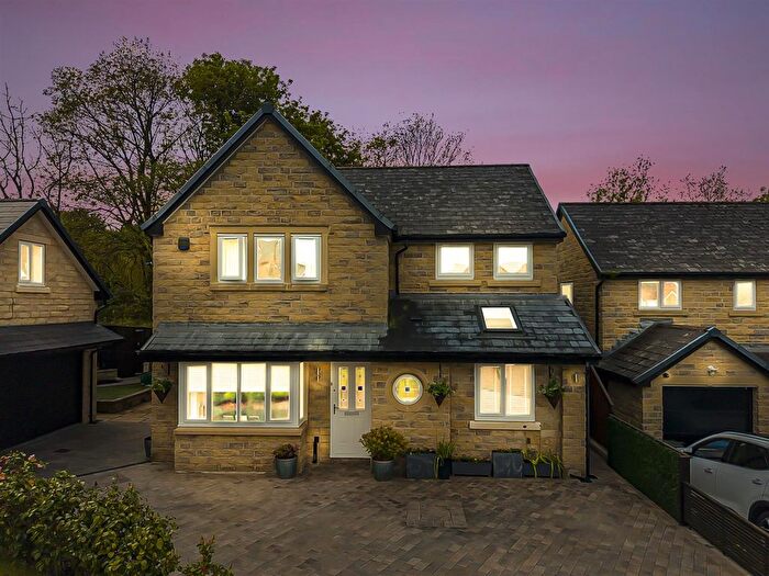 3 Bedroom Detached House For Sale In Alden Close, Helmshore, Rossendale, BB4