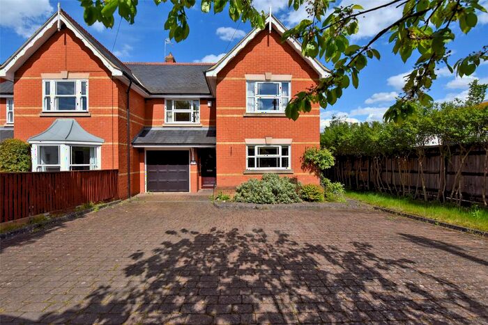 3 Bedroom Semi-Detached House To Rent In Reading Road, Henley-on-Thames, Oxfordshire, RG9