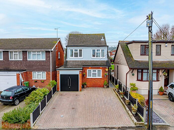 4 Bedroom Detached House For Sale In Gifford Road, Benfleet, SS7