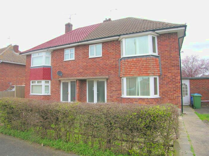 3 Bedroom Semi-Detached House To Rent In Lowfield, Retford, DN22