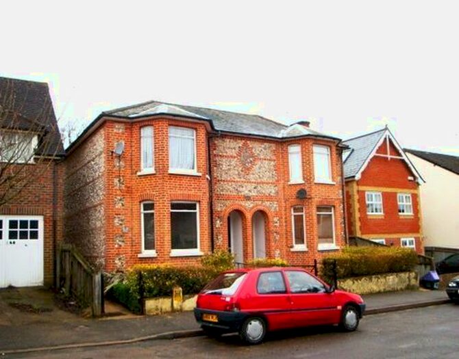 1 Bedroom Flat To Rent In Down Road, Guildford, GU1