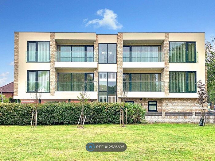 2 Bedroom Flat To Rent In Knightswood Court, Uxbridge, UB10