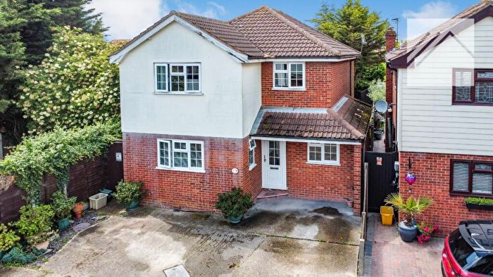 4 Bedroom Detached House For Sale In Prince William Avenue, Canvey Island, SS8