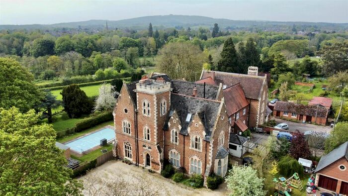 3 Bedroom Flat For Sale In Tewkesbury Road, Newent, GL18