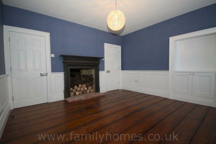 2 Bedroom Flat To Rent In Hinde House, Sittingbourne, ME10