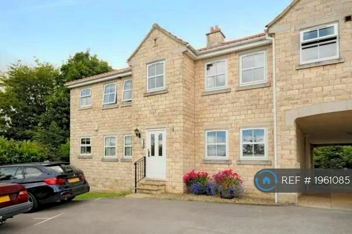 2 Bedroom Flat To Rent In Parlington Villas, Leeds, LS25