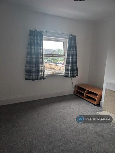 2 Bedroom Flat To Rent In Valley Road, Sheffield, S8
