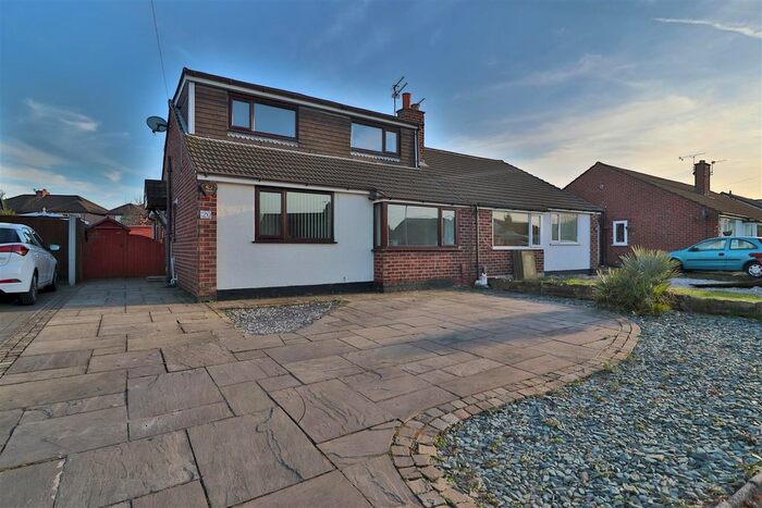 3 Bedroom Semi-Detached Bungalow To Rent In Prestbury Drive, Thelwall, Warrington, WA4