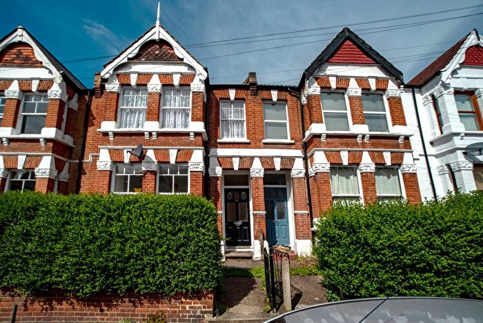 2 Bedroom Flat To Rent In Top Floor Flat, Homecroft Road, London, SE26