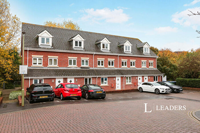 1 Bedroom Flat To Rent In Park Mews, Park Gate, SO31