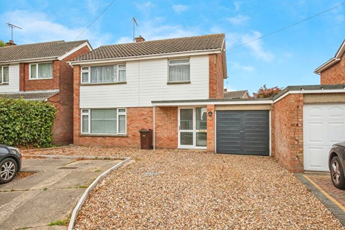 3 Bedroom Detached House For Sale In St. Saviour Close, Colchester, CO4