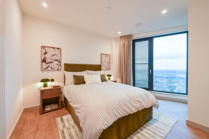 2 Bedroom Flat To Rent In Selbourne Road, Walthamstow, E17