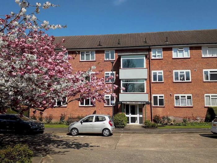 1 Bedroom Flat To Rent In Dove Park, Pinner, HA5