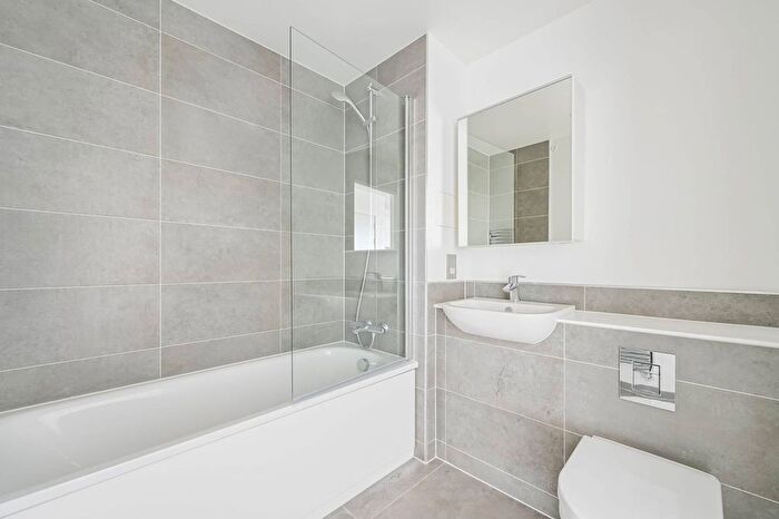 2 Bedroom Flat To Rent In Nautilus Apartments, Canning Town, London, E16