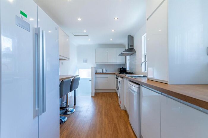 6 Bedroom Maisonette To Rent In Lavender Gardens, Newcastle Upon Tyne, NE2