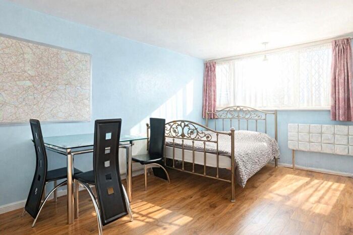 1 Bedroom Flat For Sale In Comyns Close, London, E16