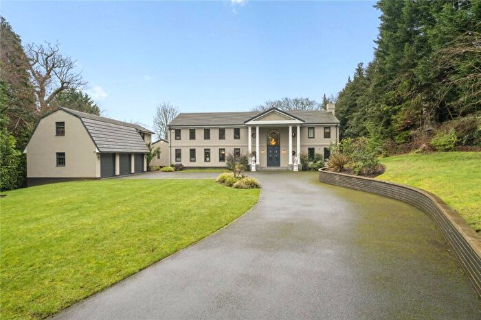 3 Bedroom House To Rent In East Road, Weybridge, Surrey, KT13