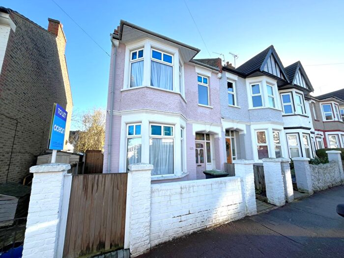 3 Bedroom End Of Terrace House To Rent In Ramuz Drive, Westcliff-On-Sea, SS0