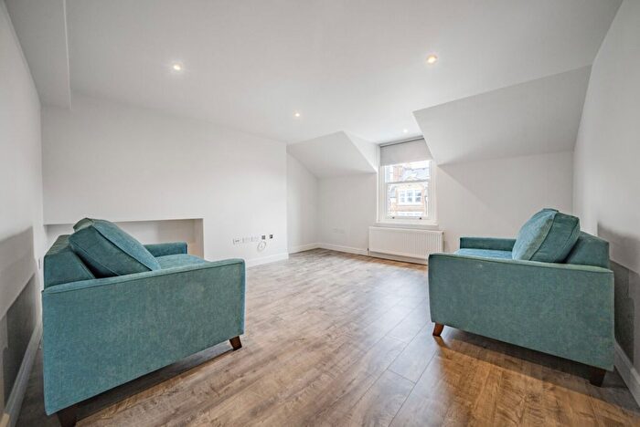 1 Bedroom Flat To Rent In B Gladstone Road, Wimbledon, SW19