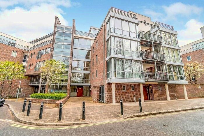 1 Bedroom Flat To Rent In Bonfire Corner, Portsmouth, Hampshire, PO1